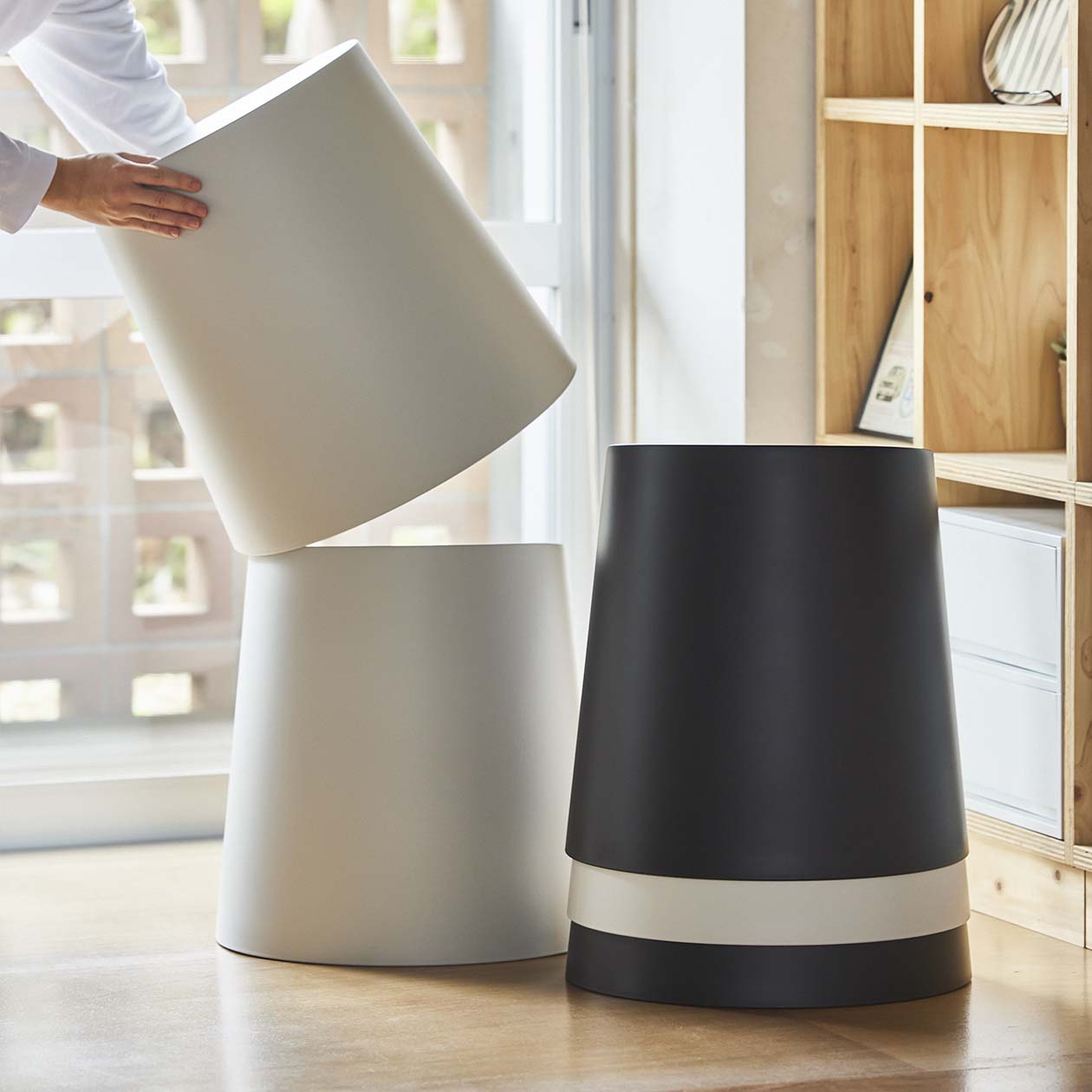 ポストジェネラルSTACKABLE L STOOL黒グレー2脚 Polypropylene Stackable Stool Dark Gray | MUJI USA