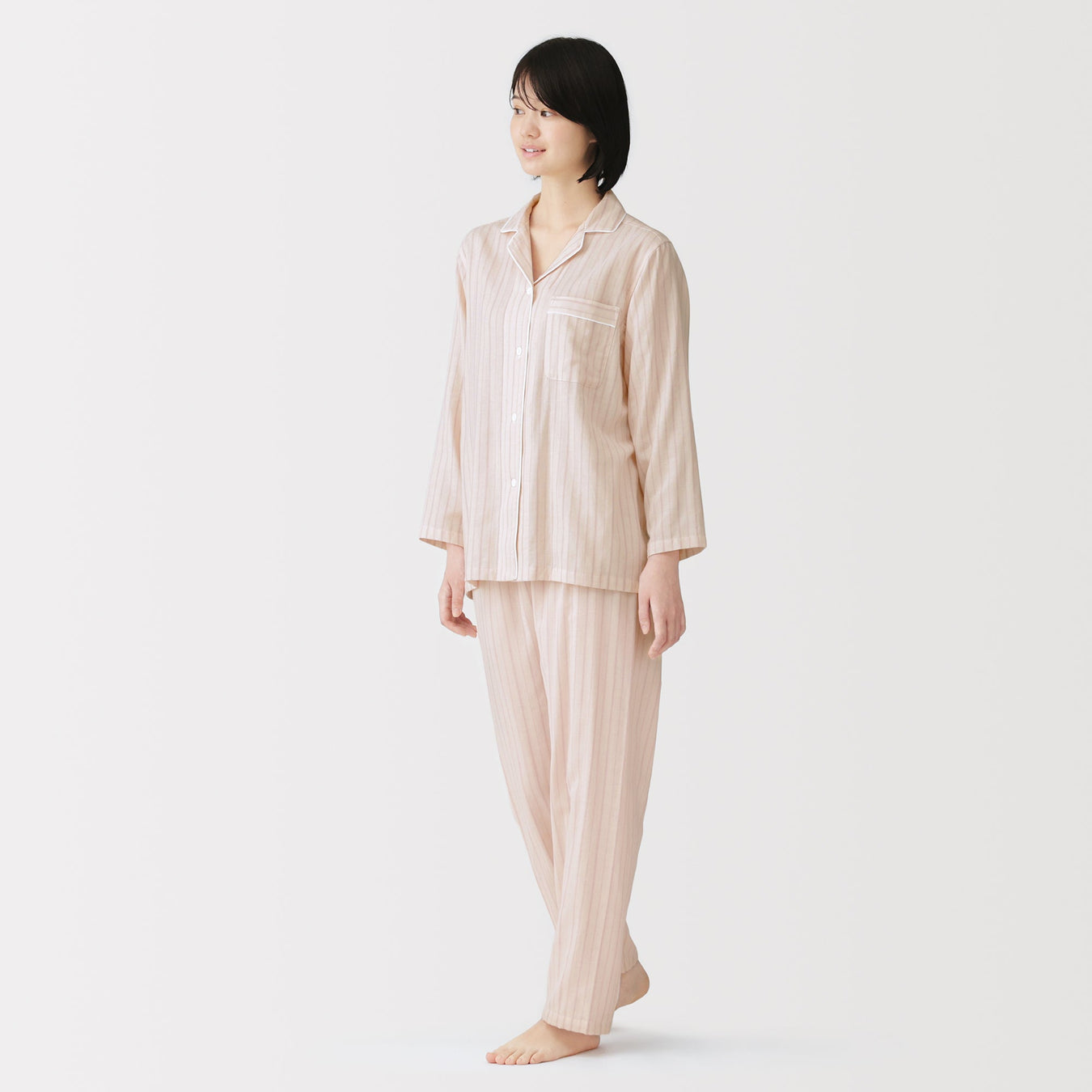 Women wearing the Side Seamless Double Gauze Pajamas Baby Pink Stripe MUJI