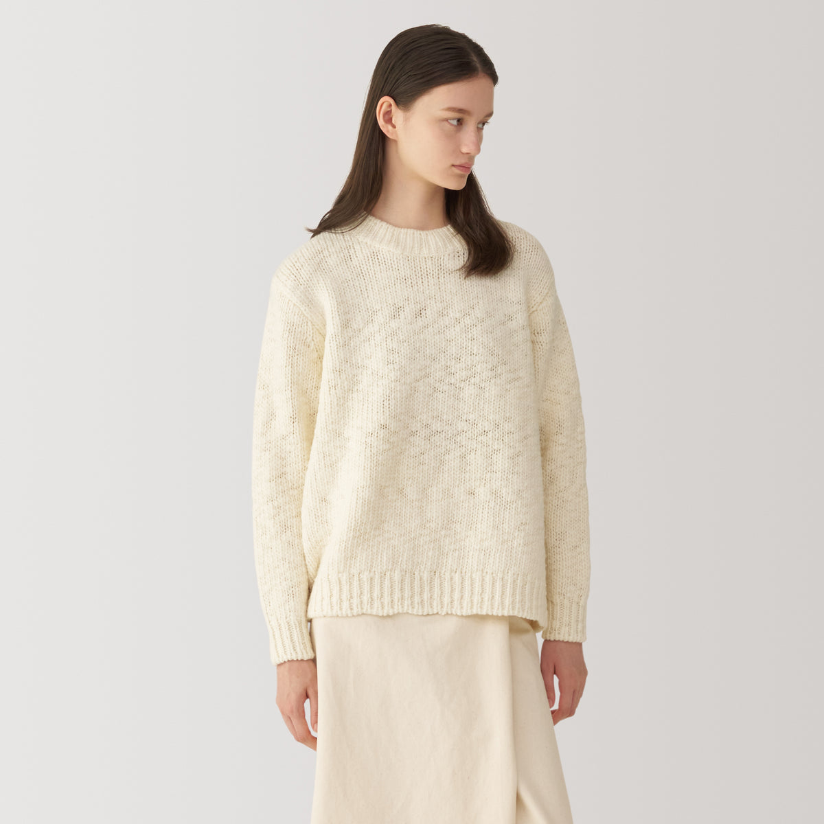 Labo Women's Low-Gauge Wool Crew Neck Sweater